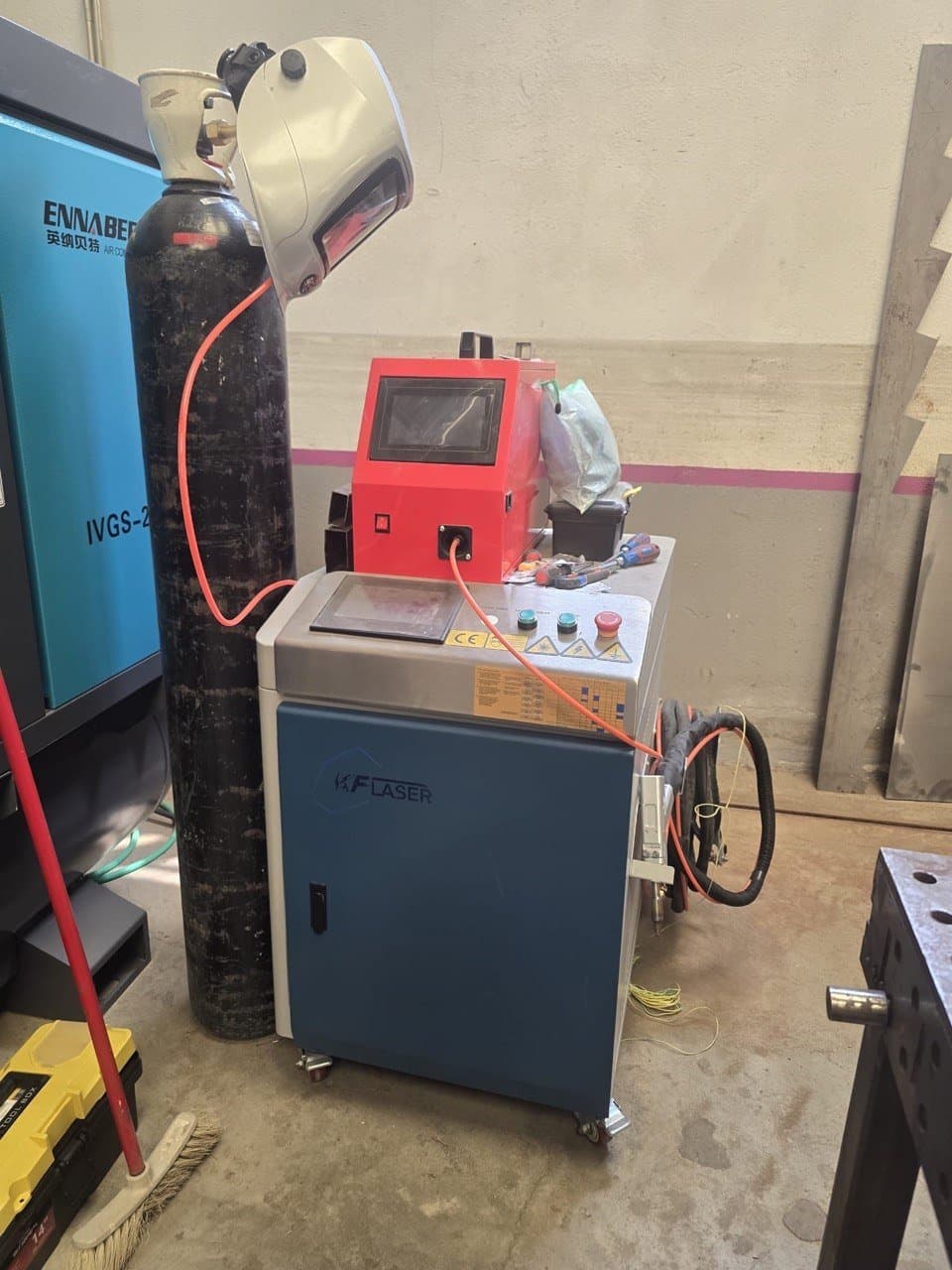 Аппарат лазерной сварки KF Laser с баллоном защитного газа